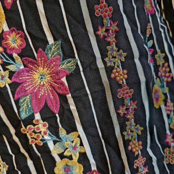 Savanna Jane Size Medium Black Striped Blouse Floral Embroidery Western... - Picture 5 of 6
